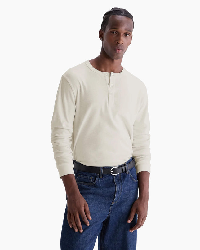 Wax London Caleb Henley Ecru, Lifestyle Frontansicht, Regular Fit Henley Wax London Ecru Herren
