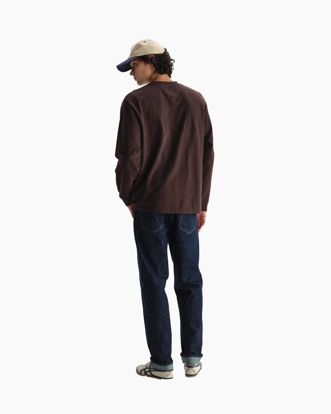 Wax London Hayden Longsleeve Dunkelbraun, Studio-Rückansicht, Textured Organic Cotton 280gsm Hayden dunkelbraun
